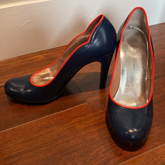 Marc by Marc Jacobs round toe navy pumps - Picture 1 of 6